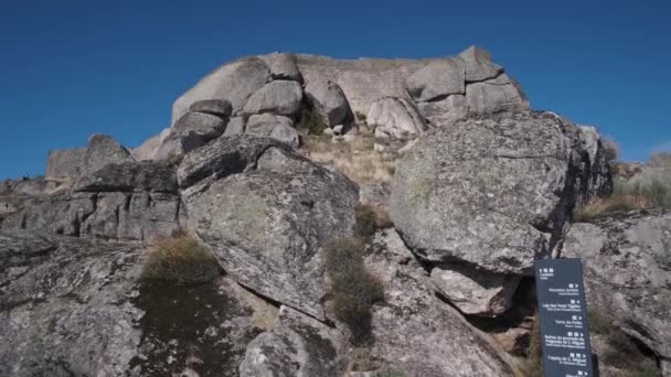 Μεγαλιθικά Πετρώματα Στο Monsanto Της Πορτογαλίας Κοπριά — Αρχείο Βίντεο