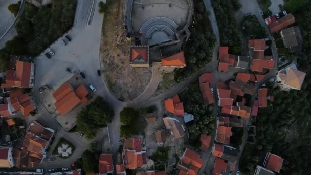 Drone Flyger Över Belmonte Slott Som Satellit Med Fågelperspektiv — Stockvideo