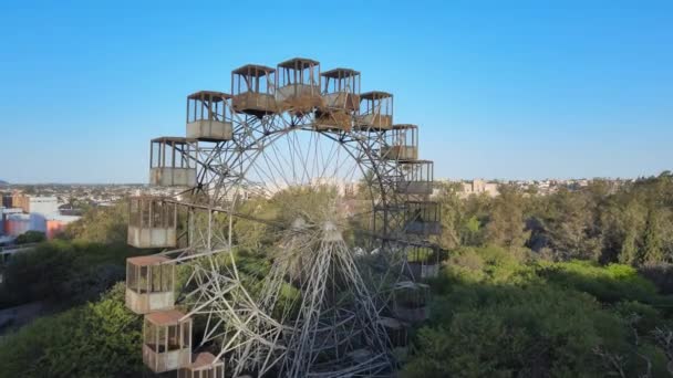 Cinematic Establishing Shot Drone Flyover Intriguing Antique Iron Ferris Wheel — Stock Video