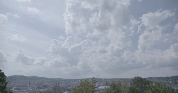 Pan Över Molnig Himmel Till Skyline Stuttgart Tyskland — Stockvideo