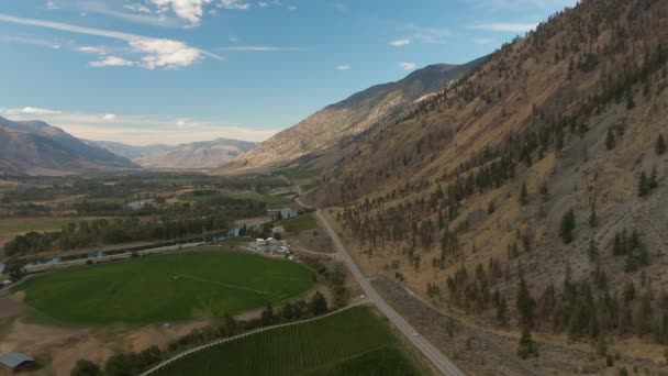 Flygfoto Över Scenic Road Hwy Dalen Runt Det Kanadensiska Bergslandskapet — Stockvideo