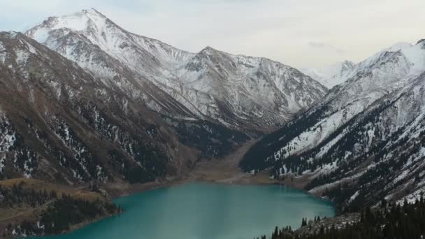 Cinematic Onthullende Drone Beelden Van Big Almaty Lake Trans Ili — Stockvideo