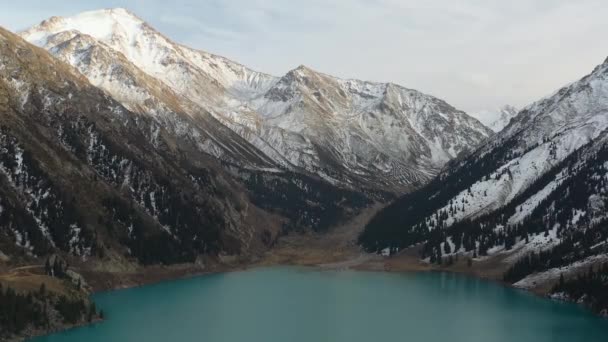 Zdjęcia Dronów Nad Jeziorem Big Almaty Górach Trans Ili Alatau — Wideo stockowe