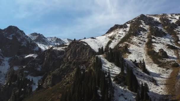 Captura Drones Rotativos Cinematográficos Las Montañas Trans Ili Alatau Kazajstán — Vídeos de Stock