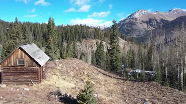 Cabaña Aérea Montañas Rocosas Izquierda Derecha — Vídeo de stock