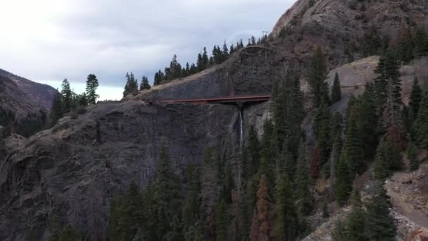 Bear Creek Falls Lucht Onthullen Volledige Watervallen — Stockvideo