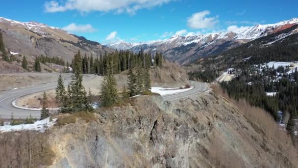 Coches Alrededor Mountain Curve Drone — Vídeos de Stock