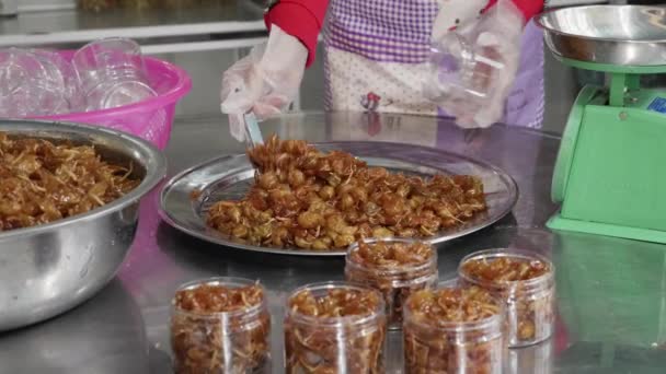 Dong Hop Chanh Vietnamesisk Traditionell Mat Öken Som Betjänas Kvinna — Stockvideo