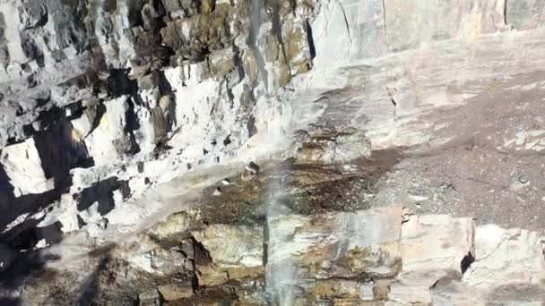 科罗拉多州数百万美元公路上的瀑布 — 图库视频影像