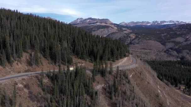 Colorado Mountain Road Drone Sinistra Destra Pan — Video Stock