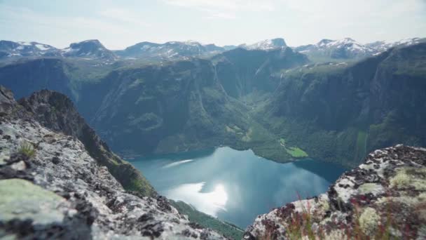 Wlot Vatnefjordena Widziany Górskiego Szczytu Katthamaren Alesund Norwegii Szerokie Ujęcie — Wideo stockowe