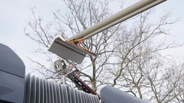 Pantographe Baisse Après Batterie Bus Électrique Est Chargé Panoramique Vue — Video