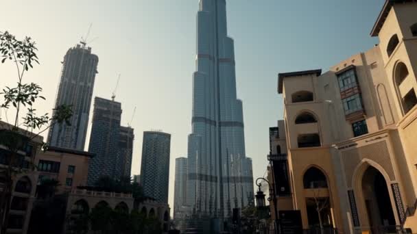 Burj Khalifa Het Centrum Van Dubai Tijdens Zonsondergang — Stockvideo