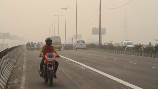 Bild Trafiken Rör Sig Viadukt Den Täta Smogen Grund Föroreningar — Stockvideo