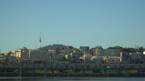 Han River Con Namsan Seúl Tower Sobre Yongan Tráfico Gangbyeon — Vídeo de stock
