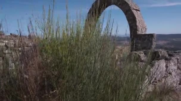 Forntida Bågkonstruktion Monsanto Berg Och Panoramautsikt Över Omgivande Dal Portugal — Stockvideo