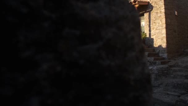 Фасад Старинного Каменного Дома Деревне Монсанто Португалия Раскрытие Выстрела — стоковое видео