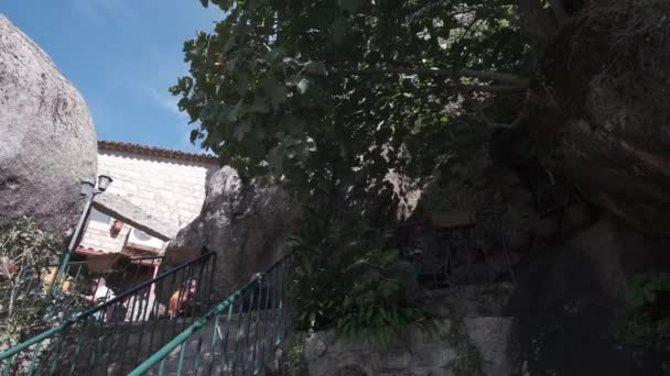 モンサント古代の村の階段 手持ち — ストック動画