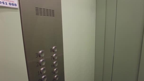 Appuyer Sur Bouton Sur Panneau Ascenseur Moderne — Video