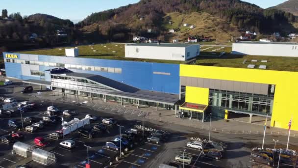 Ikea Warehouse Closeup Overview Full Building Exterior Parking Lot Reverse — Stock Video