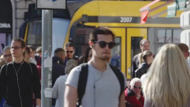 Gezichten Van Boedapest Hongarije Lokale Bevolking Straat Mensen Lopen Rond — Stockvideo