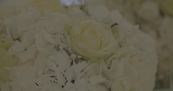 Primo Piano Bouquet Sposa Bianco Con Una Rosa — Video Stock