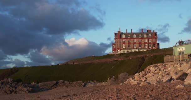 Fistral Beach Headland Hotel Clifftop Newquay Cornwall Inglaterra Reino Unido — Vídeo de stock