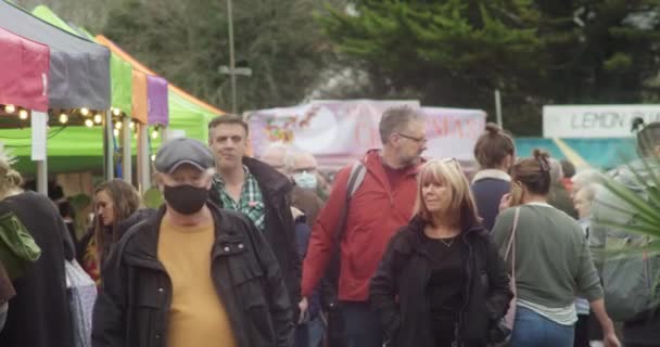 Close People Walking Camera Shot Farmers Market Town Truro Kornwalia — Wideo stockowe