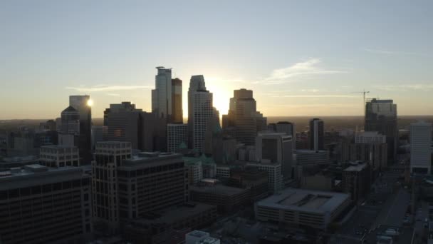 Minneapolis Minnesota Skyline Sunset Aerial Καθιέρωση Shot — Αρχείο Βίντεο