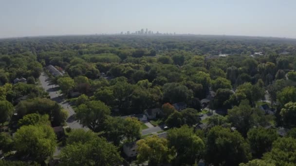 Minneapolis Minnesota Suburbios Con Skyline Ver Aérea — Vídeo de stock