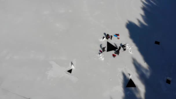 Taucher Betreten Zugefrorenen See Den Pyrenäen — Stockvideo