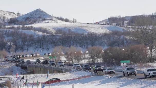 Protestorer Anländer Till Standing Rock — Stockvideo