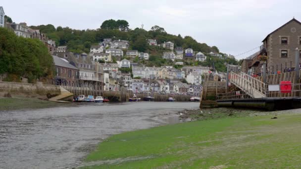 Blick Von Einer Slipanlage Auf Die Historische Hafenstadt Looe Cornwall — Stockvideo