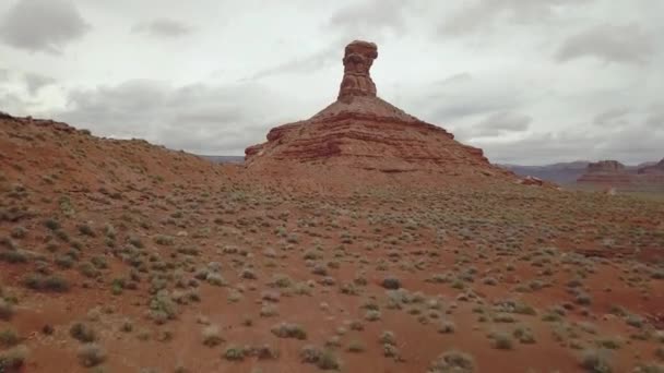 Estabelecendo Drone Shot Pilar Típico Rock Ocidental Vale Dos Deuses — Vídeo de Stock