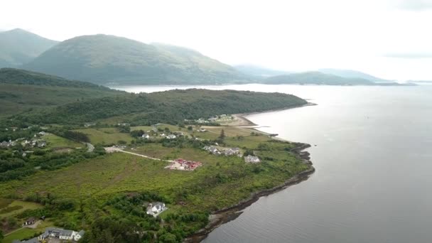 空中俯瞰苏格兰高地格伦科和威廉堡附近的Loch Linnhe 苏格兰 — 图库视频影像