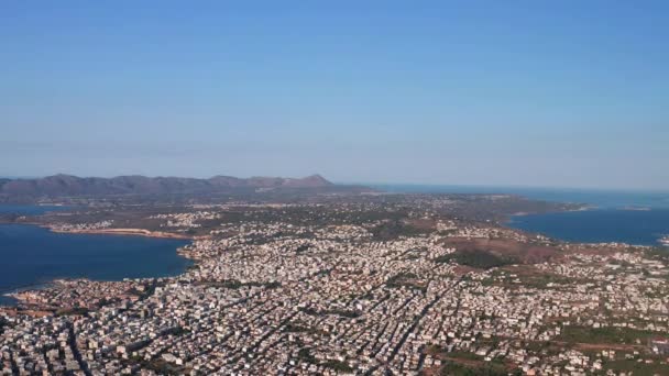 Αεροφωτογραφία Κατεβαίνοντας Χανιά Sprawling City Centre Mountains Background Crete Island — Αρχείο Βίντεο