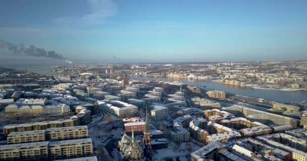 オスカー フレドリク教会とスウェーデンの冬の間のヨーテボリの都市景観 — ストック動画