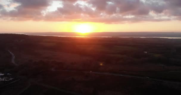 Leuchtend Gelber Sonnenuntergang Licht Woodbury Common Dolly Forward — Stockvideo