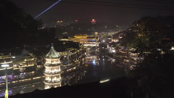 Vista Nocturna Pagoda Fenghuang Wanming Orilla Del Río Tuojiang Con — Vídeos de Stock