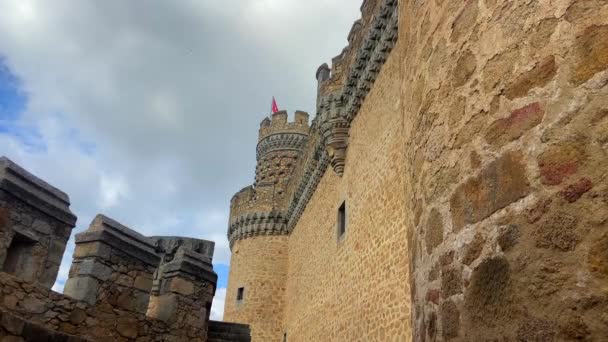 スペイン マンサナレスのロスメンドーサの中世の城の巨大な石の壁 レアル — ストック動画