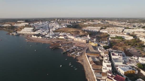 Ayamonte Spanya Havadan Şehir Manzarası Deniz Kenarının Manzarası Gün Batımında — Stok video