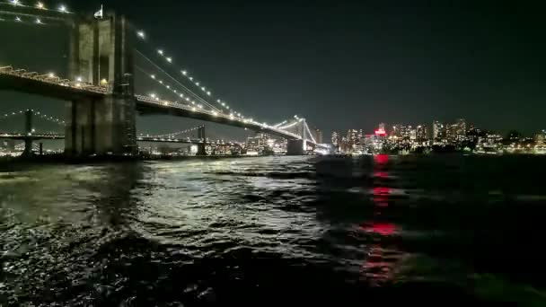 Бруклинский Мост Видом Бруклин Района Фултон Ферри Ночной Перерыв — стоковое видео