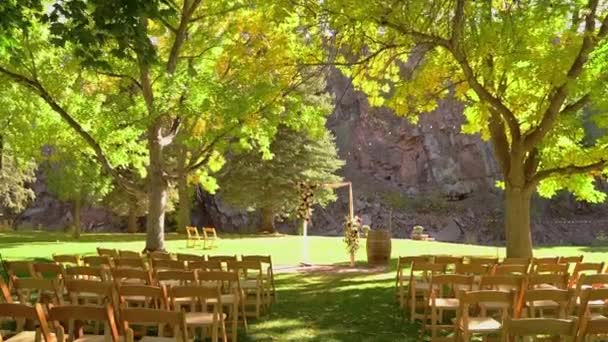 Bela Outono Outono Outono Casamento Local Corredor Verde Exuberante Amarelo — Vídeo de Stock