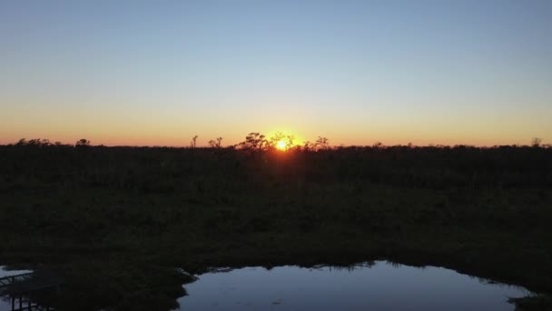 Západ slunce nad Mandalajským národním parkem poblíž Houma Louisiana
