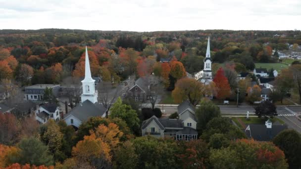 Atemberaubende Luftaufnahme Der Kirchen Der Innenstadt Von Yarmouth Maine — Stockvideo