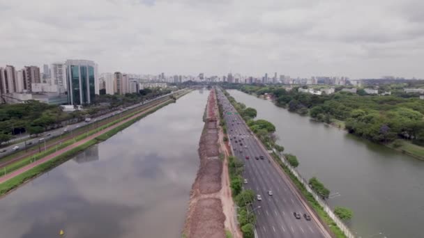 Pomalý Provoz Dálnici Pinheiros Sao Paulo Zrcadlit Řeku Dálnici — Stock video