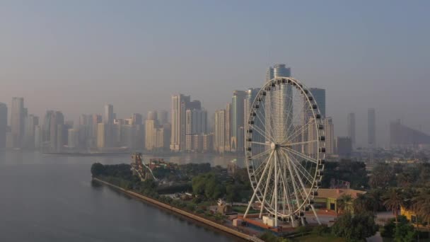 Vista Aérea Del Lago Khalid Sharjah Con Horizonte Ciudad Ojo — Vídeos de Stock