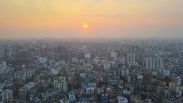 Vista Aérea Superior Cidade Povoada Nascer Sol Com Edifícios Densos — Vídeo de Stock