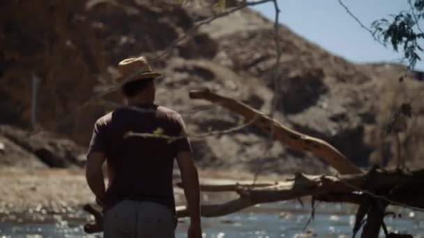 Fotografia Mano Fotografo Caucasico Turista Con Cappello Alla Moda Una — Video Stock