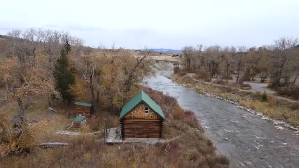 Aerial Camera Moving Small Log Hut Standing Shore Crowsnest River — Stock Video
